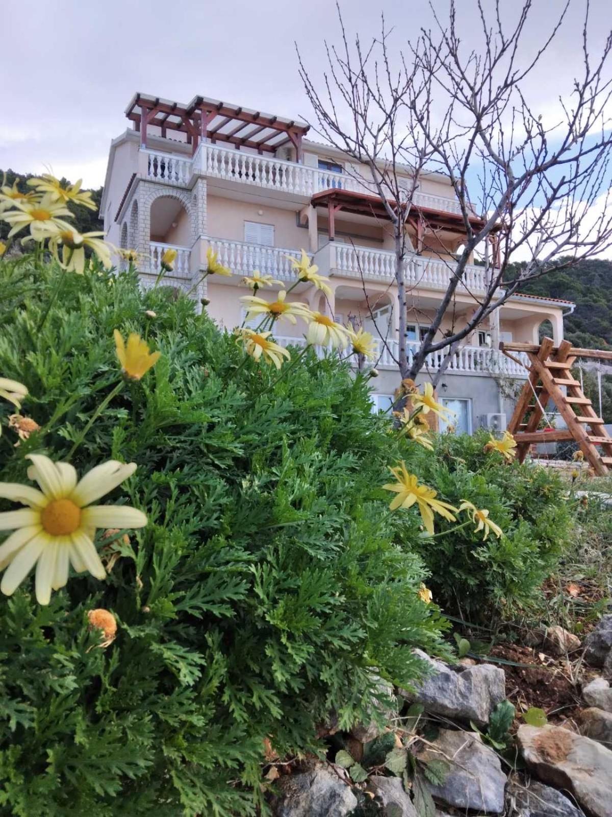 Apartments Panorama View Zeljko Scerbe Mundanije Екстериор снимка
